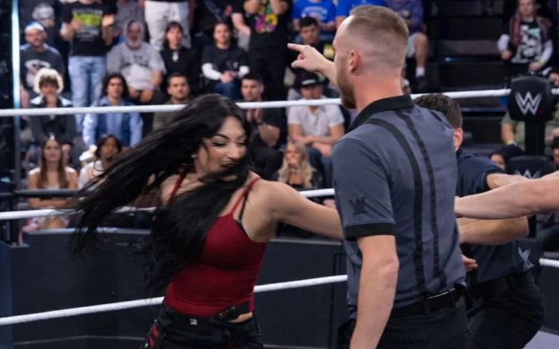 Unhinged Rivalry Ignites as Tatum Paxley Strikes Official Amidst Izzi Dame’s Controversial Championship Celebration