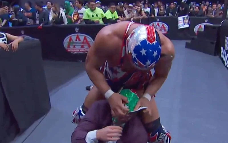 Masked Identity Hangs by a Thread After Treacherous Ambush During AAA Rey De Reyes Sword Presentation